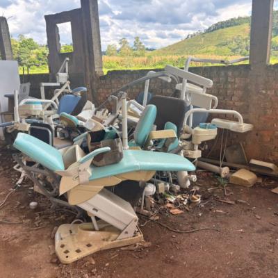 LOTE CONTENDO SUCATA DE FERRO, MATERIAL ODONTOLOGICO E INFORMATICA, NO ESTADO EM QUE SE ENCONTRA.