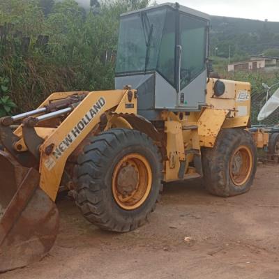 PÁ CARREGADEIRA NEW HOLLAND 12C, AMARELA, ANO: 2011, SÉRIE: NBAE00879, CHASSI: HBZN012CKBAE00879, NO ESTADO EM QUE SE ENCONTRA.