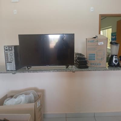LOTE CONTENDO BENS DIVERSOS, TAIS COMO: 01 TV, TECLADOS, CPU, 01 LIQUIDIFICADOR, 01 BEBEDOURO, CARRINHO DE ALGODÃO DOCE, CARRINHO DE PIPOCA, 01 FILTRO, 01 CAMA ELÁSTICA, ENTRE OUTROS, NO ESTADO EM QUE SE ENCONTRAM.