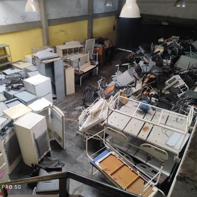 LOTE COMPOSTO POR SUCATA DE: CAMAS ELÉTRICAS, ELETRODOMÉSTICOS, MOBILIÁRIOS, NO ESTADO EM QUE SE ENCONTRAM.