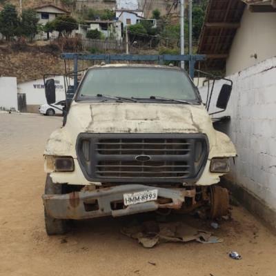 CAMINHÃO FORD/F12000 160, DIESEL, BRANCA, 2002/2002, CHASSI: 9BFXK82F52B076688, RENAVAM: 00786542101, NO ESTADO EM QUE SE ENCONTRA.