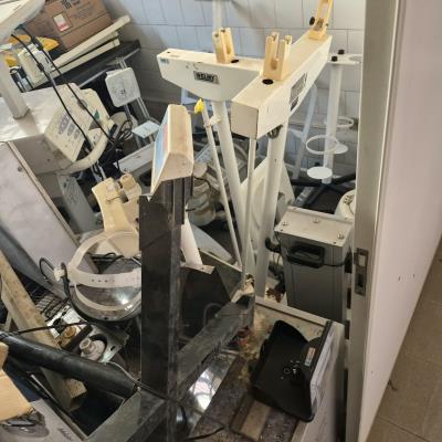 LOTE COMPOSTO POR SUCATA DE: MATERIAL HOSPITALAR, MOBILIÁRIOS, ELETRODOMÉSTICOS, CÂMARA FRIA, NO ESTADO EM QUE SE ENCONTRAM.