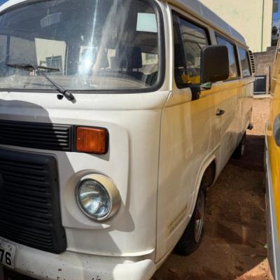 CAMIONETA, VW/KOMBI, ALCOOL/GASOLINA, BRANCA, 2009/2010,  CHASSI: 9BWMF07X0AP016085, RENAVAM: 00190837055, NO ESTADO EM QUE SE ENCONTRA.