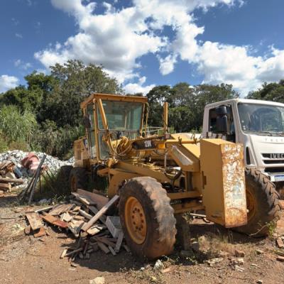 LOTE CONTENDO MOTONIVELADORA CATERPILLAR 120K, AMARELA, 2014, Nº IDENT: CAT0120KVJAP06380, NO ESTADO EM QUE SE ENCONTRA.