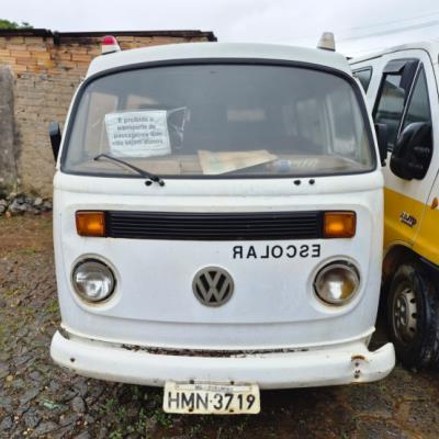 PAS/MICROONIBUS, VW/KOMBI ESCOLAR, BRANCA, GASOLINA, 2005/2006, 15 LUGARES, CHASSI: 9BWGB07X16P002521, RENAVAM: 871519542, NO ESTADO EM QUE SE ENCONTRA.