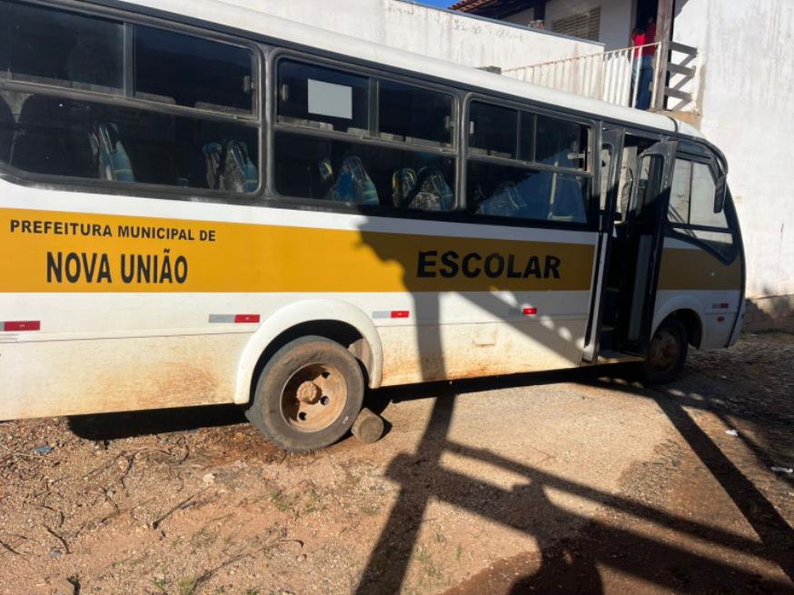 Foto ilustrativa 8 - PAS/ONIBUS, VW/8150NEOBUS THUNDERBOY, BRANCA, 2003/2004, DIESEL, CHASSI: 9BWFD52R84R400189, RENAVAM: 00812270320, NO ESTADO EM QUE SE ENCONTRA.