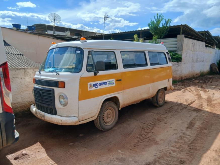 Foto ilustrativa 1 - PAS/MICROÔNIBUS, VW/KOMBI ESCOLAR, BRANCA, ALCOOL/GASOLINA, 15 LUGARES, 2011/2012, CHASSI: 9BWMF07X4CP009773, RENAVAM: 416541640, NO ESTADO EM QUE SE ENCONTRA.