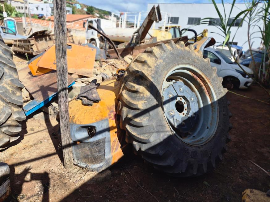 Foto ilustrativa 11 - LOTE CONTENDO TRATOR BUDNY DESMONTADO , 2015/2015, Nº DE SÉRIE: B1S484257,  NO ESTADO EM QUE SE ENCONTRA.
