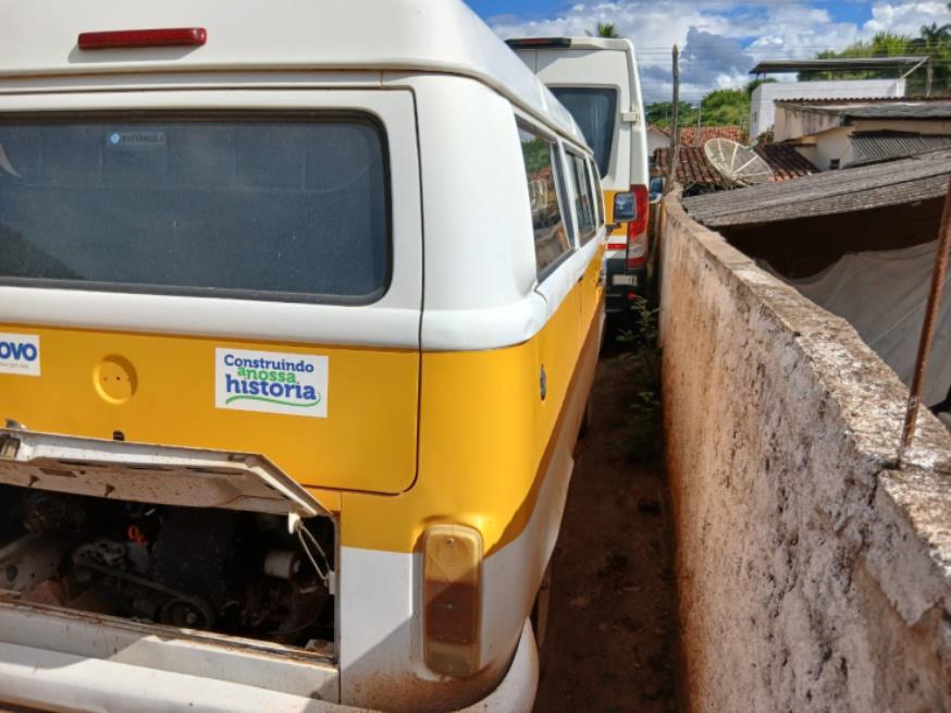 Foto ilustrativa 5 - PAS/MICROÔNIBUS, VW/KOMBI ESCOLAR, BRANCA, ALCOOL/GASOLINA, 15 LUGARES, 2011/2012, CHASSI: 9BWMF07X4CP009773, RENAVAM: 416541640, NO ESTADO EM QUE SE ENCONTRA.