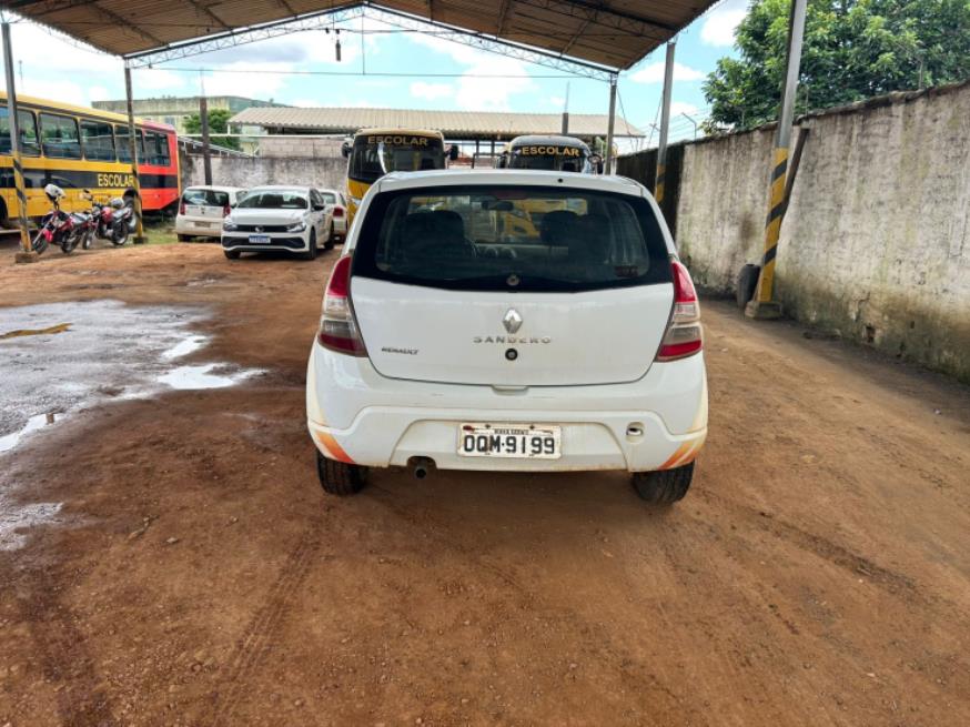 Foto ilustrativa 2 - PASSAGEIRO AUTOMOVEL, RENAULT/SANDERO AUT1016V, BRANCA, ALCOOL/GASOLINA, 2013/2014, CHASSI: 93YBSR6RHEJ775120, RENAVAM: , NO ESTADO EM QUE SE ENCONTRA.