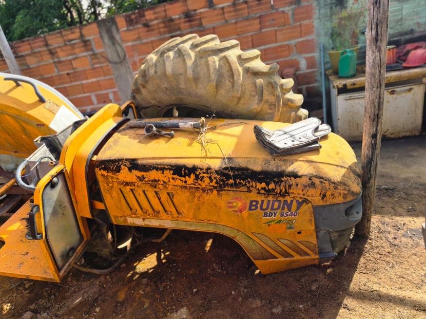 Foto ilustrativa 10 - LOTE CONTENDO TRATOR BUDNY DESMONTADO , 2015/2015, Nº DE SÉRIE: B1S484257,  NO ESTADO EM QUE SE ENCONTRA.