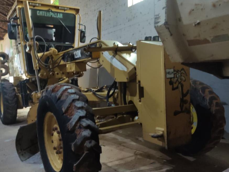 Foto ilustrativa 4 - MOTONIVELADORA CATERPILLAR, 120K, AMARELA, ANO 2014, Nº DE IDENT: CAT0120KLJAP05863, NO ESTADO EM QUE SE ENCONTRA.