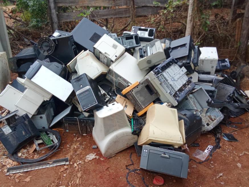 Foto ilustrativa 1 - LOTE CONTENDO MATERIAIS DE INFORMÁTICA, NO ESTADO EM QUE SE ENCONTRA.