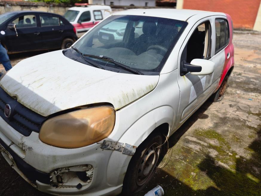 Foto ilustrativa 1 - AUTOMOVEL, FIAT/UNO DRIVE 1.0, BRANCA, 2017/2018, ALCOOL/GASOLINA, CHASSI: 9BD195B4NJ0813403, RENAVAM: 01137964380, NO ESTADO EM QUE SE ENCONTRA.
