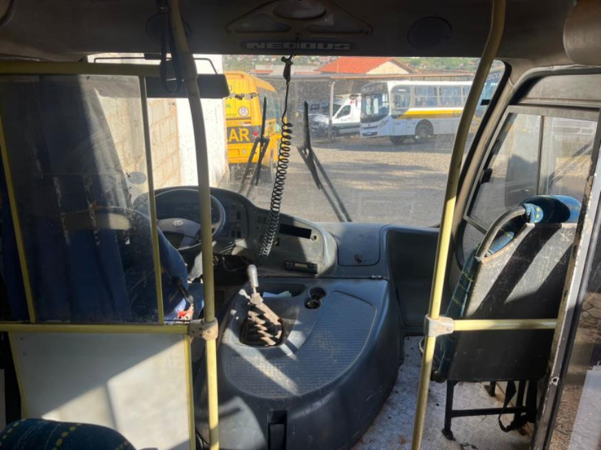 Foto ilustrativa 2 - PAS/ONIBUS, VW/8150NEOBUS THUNDERBOY, BRANCA, 2003/2004, DIESEL, CHASSI: 9BWFD52R84R400189, RENAVAM: 00812270320, NO ESTADO EM QUE SE ENCONTRA.