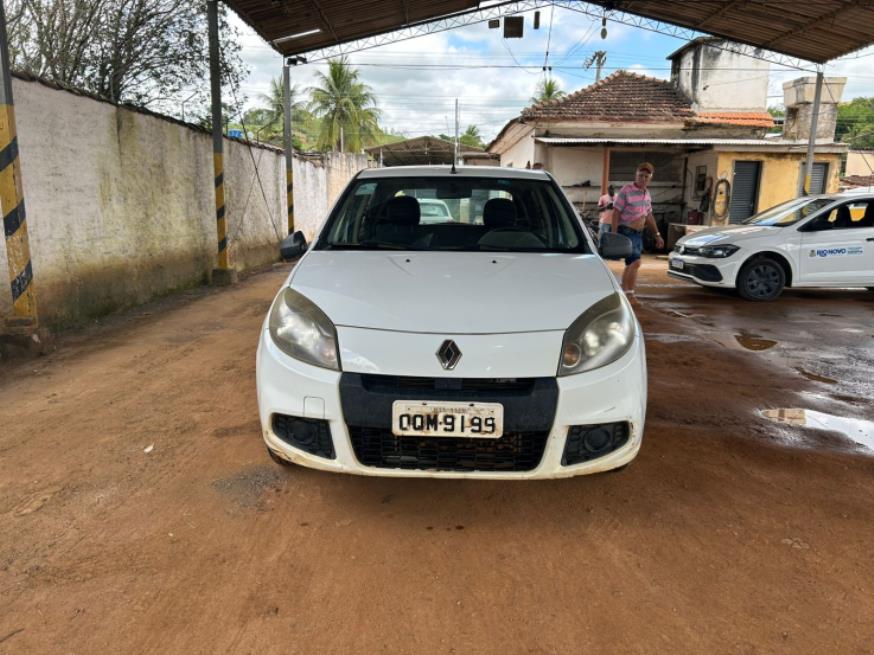 Foto ilustrativa 1 - PASSAGEIRO AUTOMOVEL, RENAULT/SANDERO AUT1016V, BRANCA, ALCOOL/GASOLINA, 2013/2014, CHASSI: 93YBSR6RHEJ775120, RENAVAM: , NO ESTADO EM QUE SE ENCONTRA.