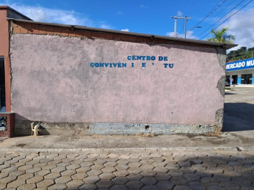 Foto ilustrativa 1 - Imóvel localizado na Rua João Antônio de Araújo, Centro, em Santa Cruz de Salinas, com área de 50,30 m², contendo edificação simples, sem matrícula e sem registro imobiliário. NO ESTADO EM QUE SE ENCONTRA.
