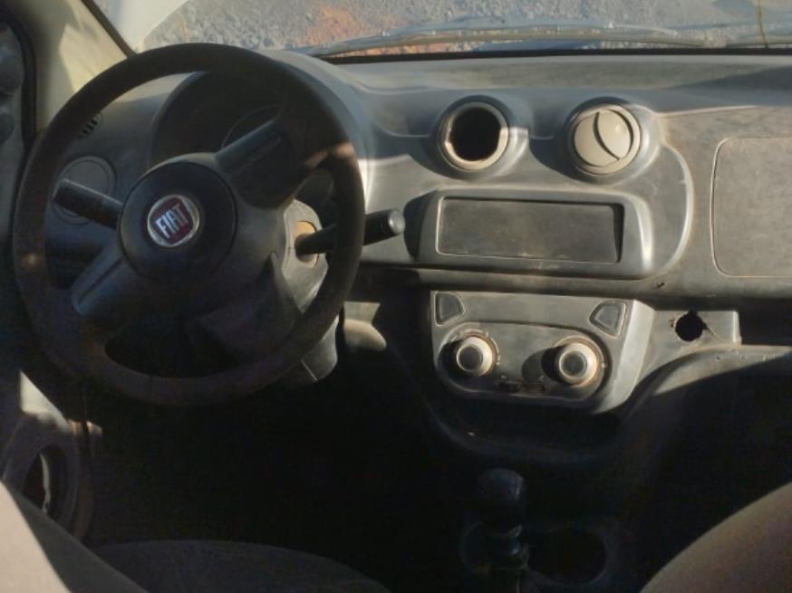 Foto ilustrativa 4 - PAS/AUTOMOVEL FIAT/UNO VIVACE 1.0, ALCOOL/GASOLINA,  2011/2012, BRANCA, CHASSI:9BD195152C0205491 , RENAVAM:335789862 , NO ESTADO EM QUE SE ENCONTRA.
