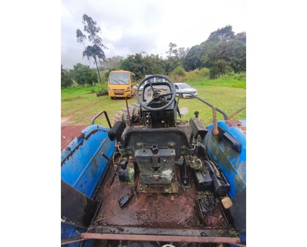 Foto de LOTE CONTENDO TRATOR DESMONTADO NEW HOLLAND TL55E, ANO 2003, NO ESTADO EM QUE SE ENCONTRA.