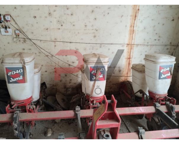 Foto de LOTE CONTENDO PLANTADEIRA E ADUBADEIRA J2-S JUMIL, NO ESTADO QUE SE ENCONTRA.