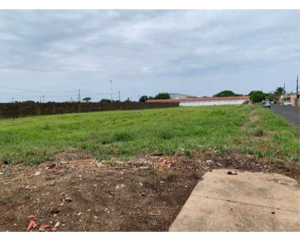 Foto de Imóvel - Lote 28 da quadra 01, localizada na Rua Cumari, bairro Jóquei Clube, medindo 391,43 m², registrado sob número 83.097 no Cartório de Registro de Imóveis da Comarca de Araguari.