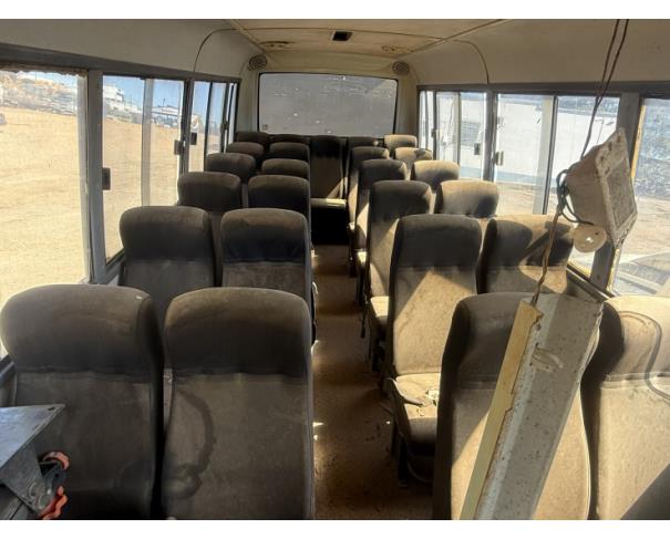 Foto de ONIBUS, MARCOPOLO/VOLARE V8 ON, BRANCA, 2005/2006, DIESEL, CHASSI: 93PB25F306C017541, RENAVAM: 872855295, NO ESTADO EM QUE SE ENCONTRA.