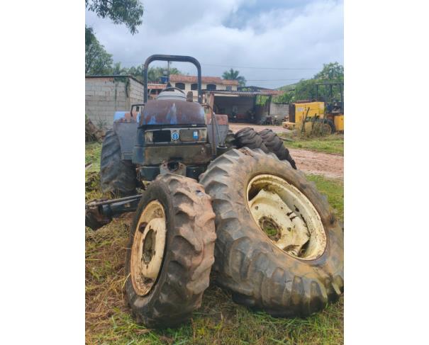 Foto de LOTE CONTENDO TRATOR DESMONTADO NEW HOLLAND TL55E, ANO 2003, NO ESTADO EM QUE SE ENCONTRA.