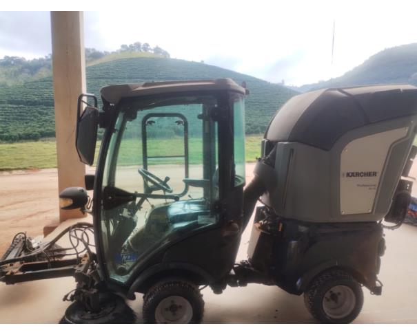 Foto de LOTE CONTENDO MÁQUINA VARREDEIRA KARCHER PROFISSIONAL MC 50, NO ESTADO EM QUE SE ENCONTRA.