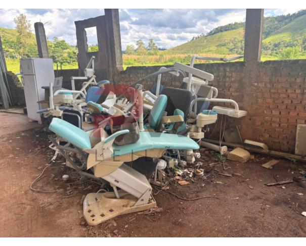 Foto de LOTE CONTENDO SUCATA DE FERRO, MATERIAL ODONTOLOGICO E INFORMATICA, NO ESTADO EM QUE SE ENCONTRA.