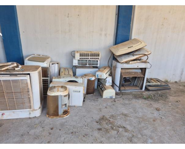 Foto de LOTE CONTENDO SUCATAS DE INFORMÁTICA, ELETRÔNICOS (COMPUTADORES, MONITORES, IMPRESSORAS, ELETRÔNICOS), ELETRODOMESTICOS (GELADEIRA, VENTILADORES, EXAUSTOR, BEBEDOUROS, FOGÕES, TV), DENTRE OUTROS, NO ESTADO EM QUE SE ENCONTRAM. 