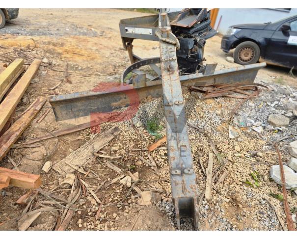 Foto de LOTE CONTENDO LAMINA NIVELADORA PNA 3000, NO ESTADO EM QUE SE ENCONTRA.