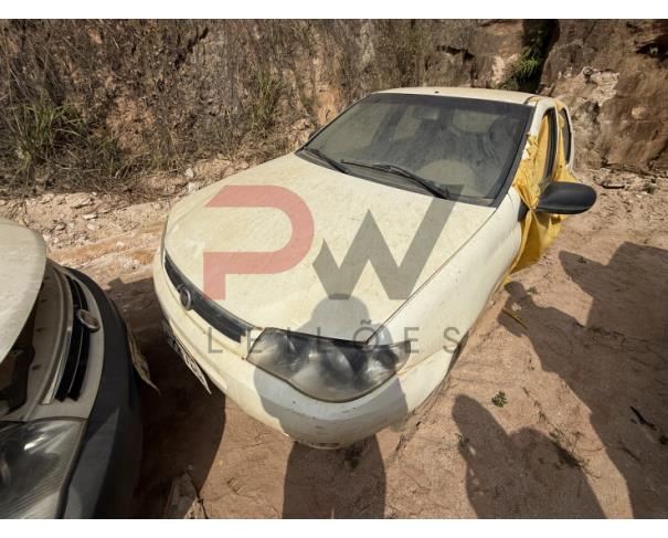 Foto de AUTOMOVEL FIAT/PALIO FIRE, ALCOOL/GASOLINA, 2016/2016, BRANCA, CHASSI: 9BD17122ZG7591921, RENAVAM: 01102445875, NO ESTADO EM QUE SE ENCONTRA.