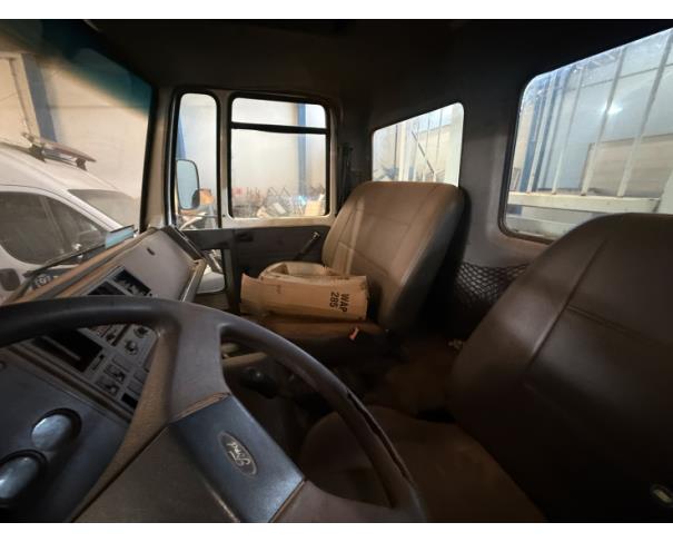 Foto de CAMINHAO FORD/CARGO 815, DIESEL, BRANCA, 2003/2003, CHASSI: 9BFV2UHGX3BB21970, RENAVAM: 00805362649, NO ESTADO EM QUE SE ENCONTRA.