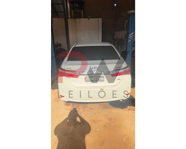 Foto de AUTOMOVEL TOYOTA/COROLLA GLI18 CVT, ALCOOL/GASOLINA, BRANCA, 2016/2017, CHASSI: 9BRBLWHE1H0079881, RENAVAM: 01096098595, NO ESTADO EM QUE SE ENCONTRA.