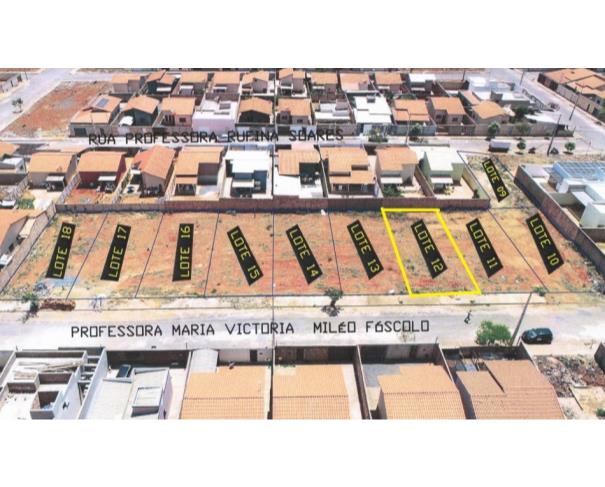 Foto de IMÓVEL URBANO: Área Institucional. Um lote de terreno de nº 230, Quadra 46, setor 16, medindo 250,00m², situado em Pompéu/MG, B: Morada do Sol, na Rua Professora Maria Victória Miléo Fóscolo, NO ESTADO EM QUE SE ENCONTRA.