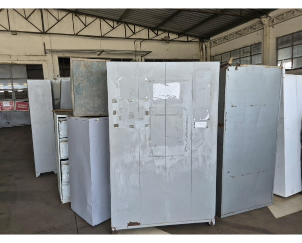 Foto de LOTE COMPOSTO POR SUCATA DE: ARMÁRIOS DE AÇO, MOBILIÁRIOS, DIVERSAS, NO ESTADO EM QUE SE ENCONTRAM.
