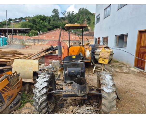 Foto de LOTE CONTENDO  TRATOR BUDNY DESMONTADO,  2015/2015,Nº DE SÉRIE ILEGIVEL,  NO ESTADO EM QUE SE ENCONTRA