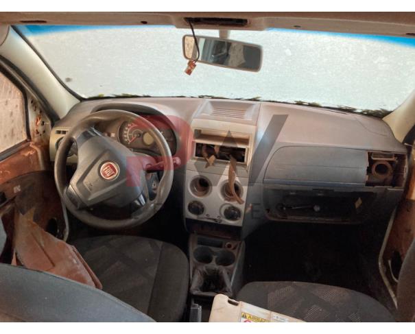 Foto de AUTOMOVEL FIAT/PALIO FIRE, ALCOOL/GASOLINA, BRANCA, 2014/2015, CHASSI: ...92980, NO ESTADO EM QUE SE ENCONTRA.
