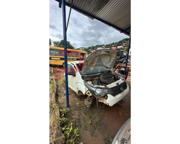 Foto de AUTOMOVEL FIAT/MOBI EASY, ALCOOL/GASOLINA, BRANCA, 2017/2018, CHASSI: ...02138, NO ESTADO EM QUE SE ENCONTRA.