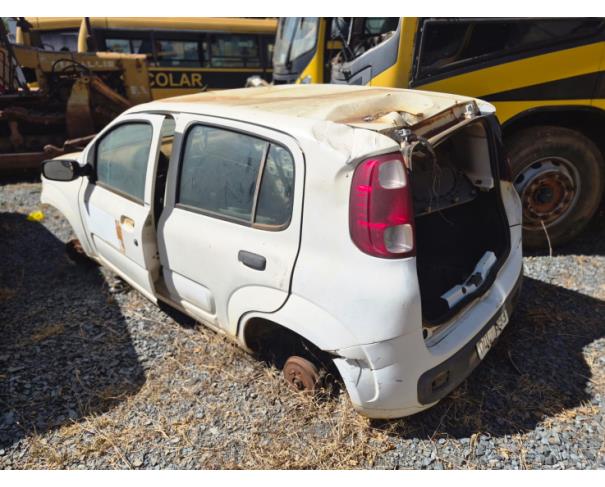 Foto de AUTOMOVEL FIAT/UNO VIVACE 1.0, ALCOOL/GASOLINA, BRANCA, 2012/2013, CHASSI: 9BD195152D0404950, RENAVAM: 00490590233, NO ESTADO EM QUE SE ENCONTRA. 