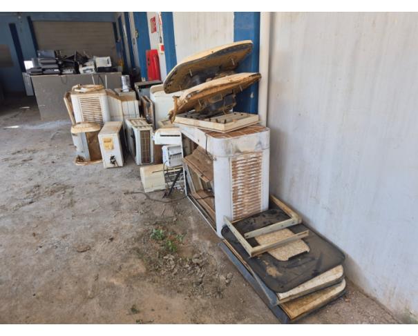 Foto de LOTE CONTENDO SUCATAS DE INFORMÁTICA, ELETRÔNICOS (COMPUTADORES, MONITORES, IMPRESSORAS, ELETRÔNICOS), ELETRODOMESTICOS (GELADEIRA, VENTILADORES, EXAUSTOR, BEBEDOUROS, FOGÕES, TV), DENTRE OUTROS, NO ESTADO EM QUE SE ENCONTRAM. 