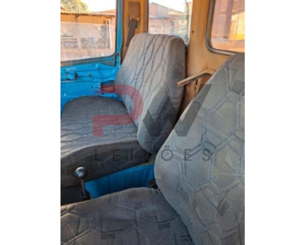 Foto de CAMINHAO M.B./M.BENZ L 1218, DIESEL, AZUL, 1991/1991, CHASSI: ...10515, NO ESTADO EM QUE SE ENCONTRA.