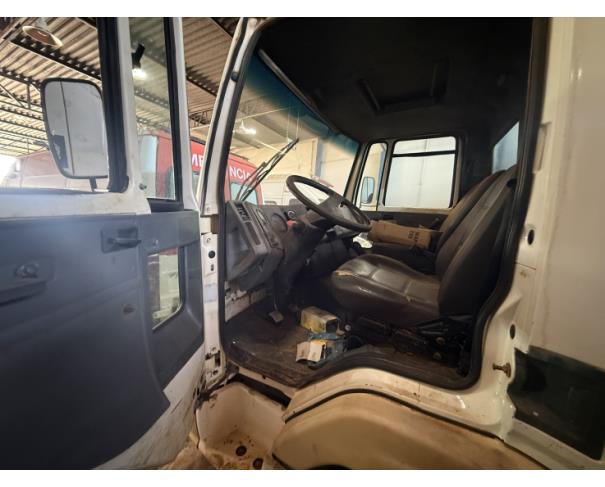 Foto de CAMINHAO FORD/CARGO 815, DIESEL, BRANCA, 2003/2003, CHASSI: 9BFV2UHGX3BB21970, RENAVAM: 00805362649, NO ESTADO EM QUE SE ENCONTRA.