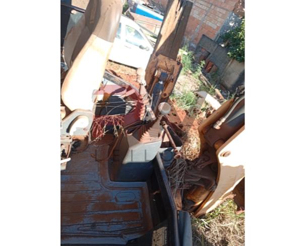 Foto de RETROESCAVADEIRA JCB, 4X4, ANO 2012,NUMEROS DE PLAQUETA 9B9214T74DBDT4524 - *S1N028445* - 441/00760/12/106587 – JCB2132524JCB – 448/57470/12/72425 – 450/44800/07/15113 – 03/2200, NO ESTADO EM QUE SE ENCONTRA. 
