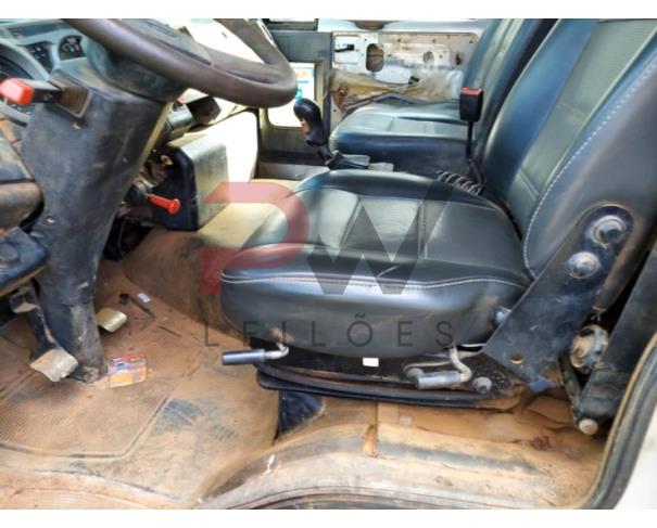 Foto de CARGA/CAMINHÃO FORD/CARGO 1317 E, 2009/2010, DIESEL, PRATA, PLACA: HLF-2251, RENAVAM: 00192763539, CHASSI: 9BFXCE2U9ABB43997, NO ESTADO EM QUE SE ENCONTRA.