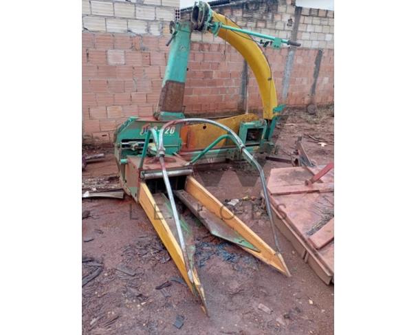 Foto de LOTE CONTENDO ENSILADEIRA, NO ESTADO EM QUE SE ENCONTRA.