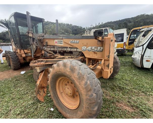 Foto de MOTONIVELADORA CASE 845 B, ANO: 2013, CHASSI: HBZN0845ADAF02800, NO ESTADO EM QUE SE ENCONTRA.