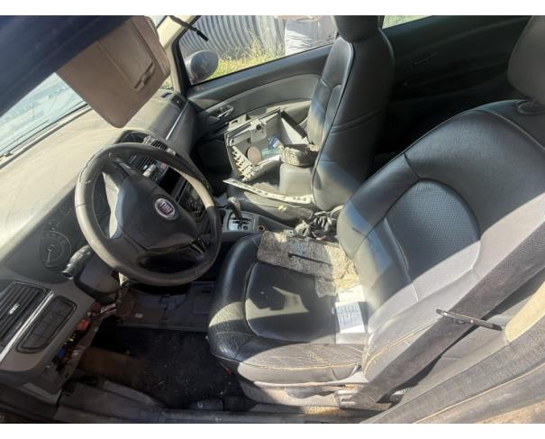 Foto de AUTOMOVEL, FIAT/LINEA ABSOLUTE DUAL, PRETA, 2009/2010, ALCOOL/GASOLINA, CHASSI: 9BD110565A1508564, RENAVAM: 00158254708, NO ESTADO EM QUE SE ENCONTRA.
