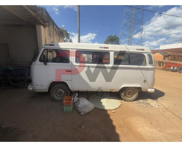 Foto de MICROONIB VW/KOMBI LOTACAO, ALCOOL, BRANCA, 2002/2003, CHASSI: ...06327, NO ESTADO EM QUE SE ENCONTRA.
