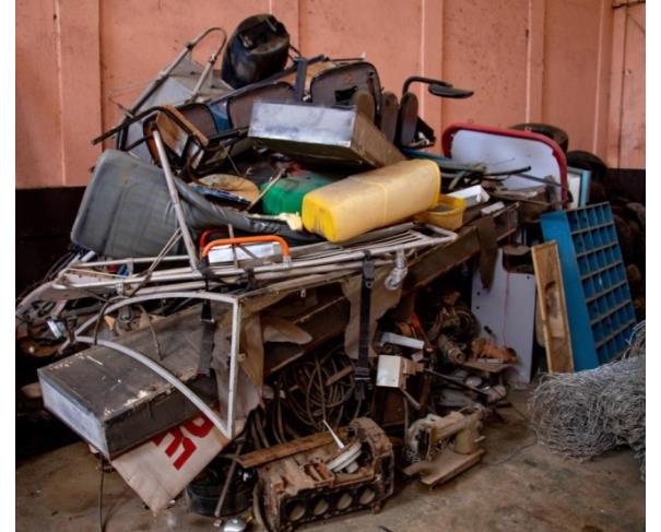 Foto de LOTE DE SUCATAS DIVERSAS, ARMÁRIOS, MATERIAIS INFORMÁTICA, ELETRONICOS, ETC, NO ESTADO EM QUE SE ENCONTRA